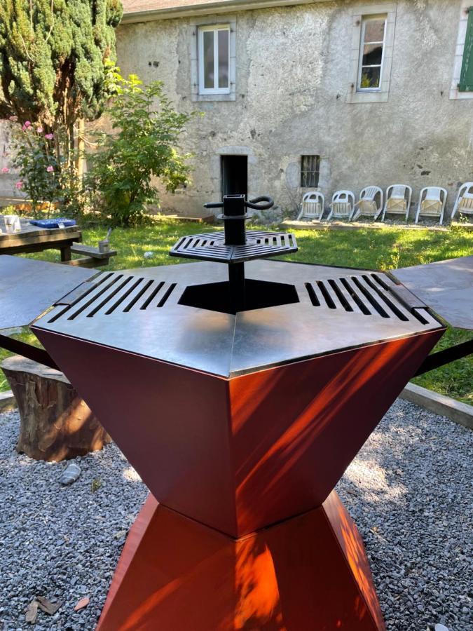 Le Monrepos Avec Jacuzzi Nordique Apartment Bielle Luaran gambar